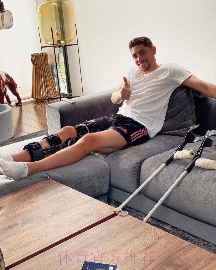 皇马官方：巴尔韦德右腿胫骨骨裂